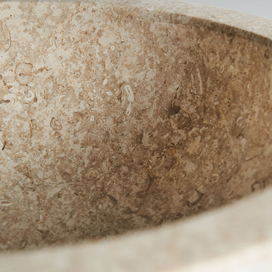 Bézs színű, márvány mosdótál.