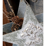 Csillag formájú, bádogból készült karácsonyi dekoráció.