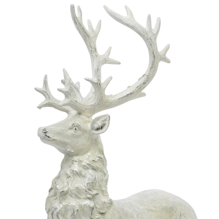 Fehér színű karácsonyi szarvas figura.