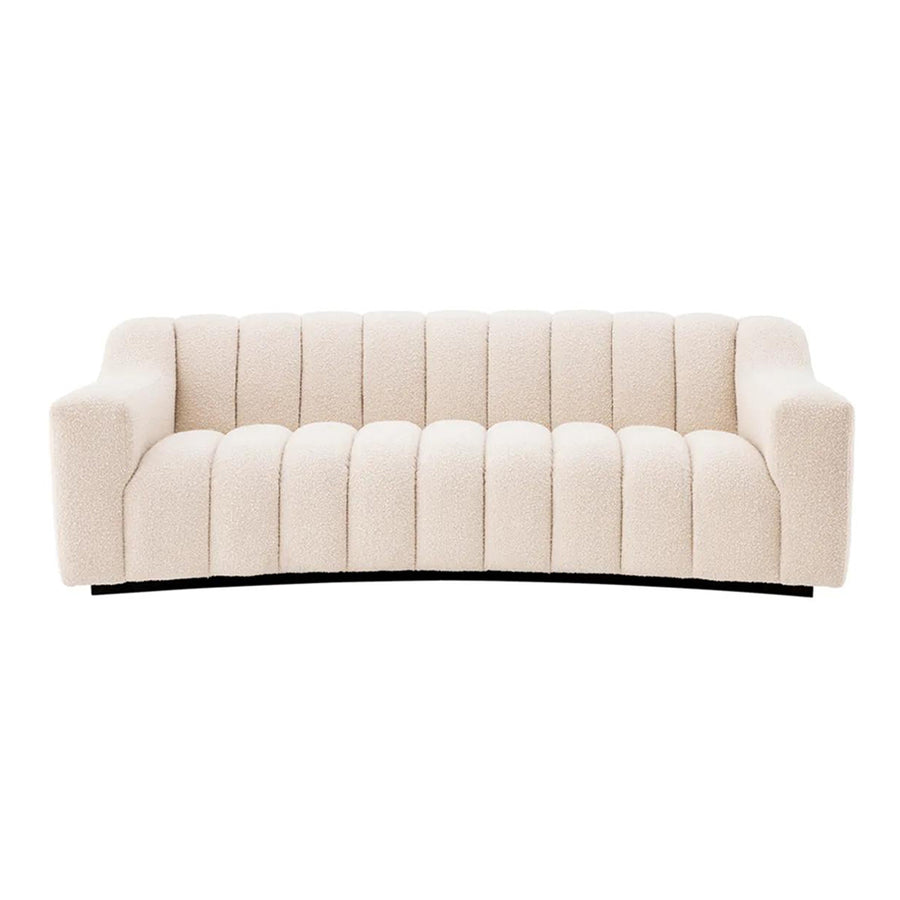 Krémszínű buklé szövettel kárpitozott dizájn kanapé.