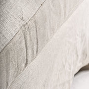 Krémszínű design fekvőfotel.