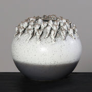 Dekoratív, szürke színű kerámia váza..