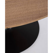 Kerek formájú, modern megjelenésű étkezőasztal.