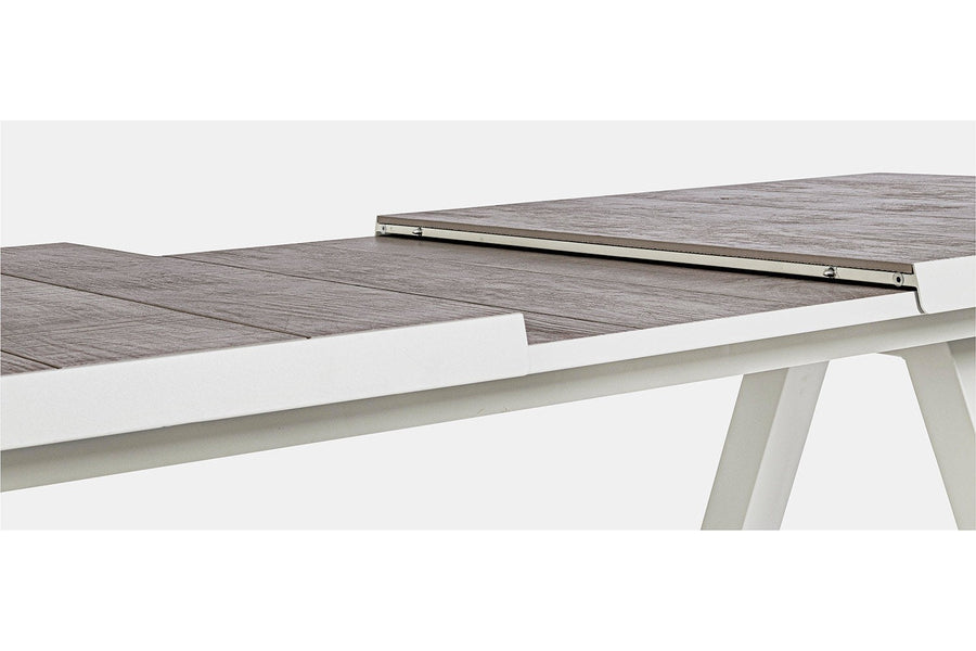 Krém színű kortárs kerti étkezőasztal.