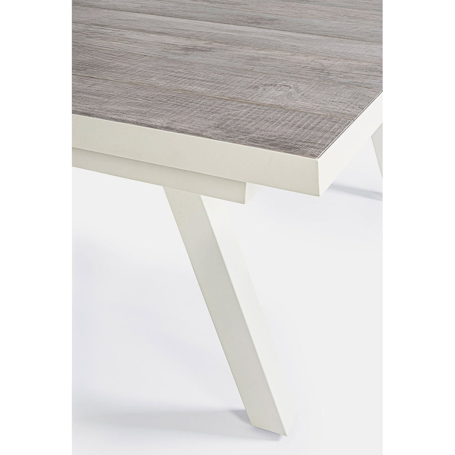 Krém színű kortárs kerti étkezőasztal.