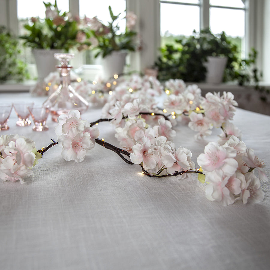 Meleg fehér fényű mikro LED-el kialakított,, mű cseresznyevirág girland..