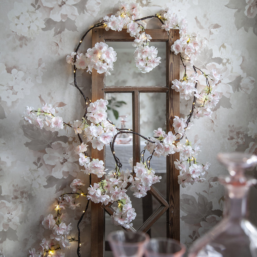 Meleg fehér fényű mikro LED-el kialakított,, mű cseresznyevirág girland..