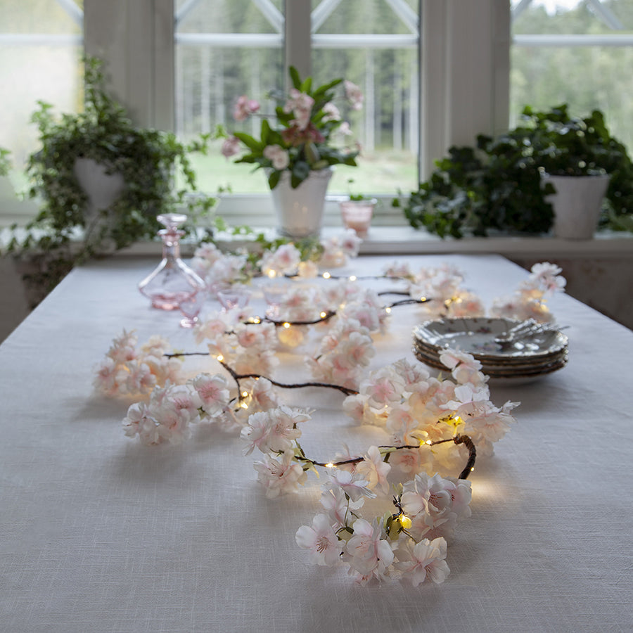 Meleg fehér fényű mikro LED-el kialakított,, mű cseresznyevirág girland..