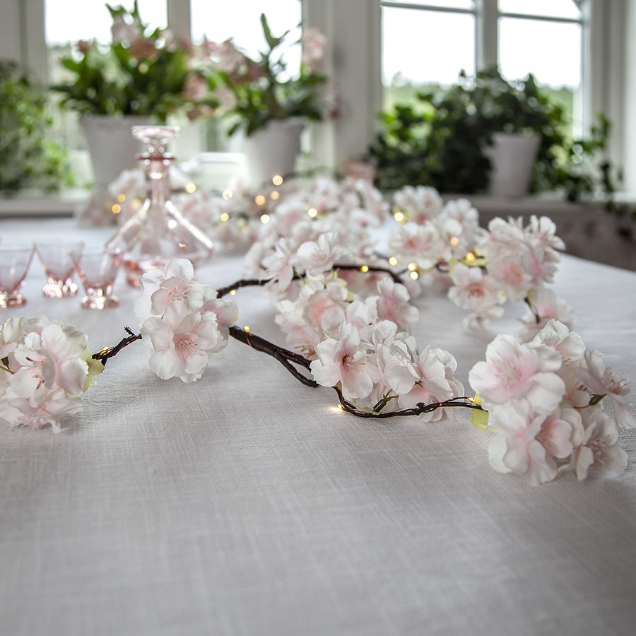 Meleg fehér fényű mikro LED-el kialakított,, mű cseresznyevirág girland..