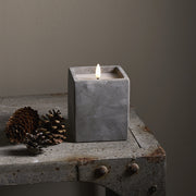 Szürke cement tégelyben kialakított LED gyertya.