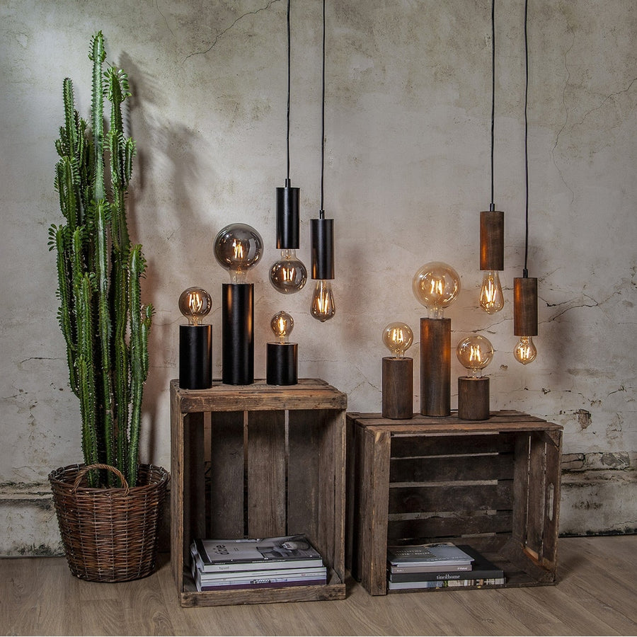 Füstszínű üvegből kialakított, dekorációs LED vintage izzó.