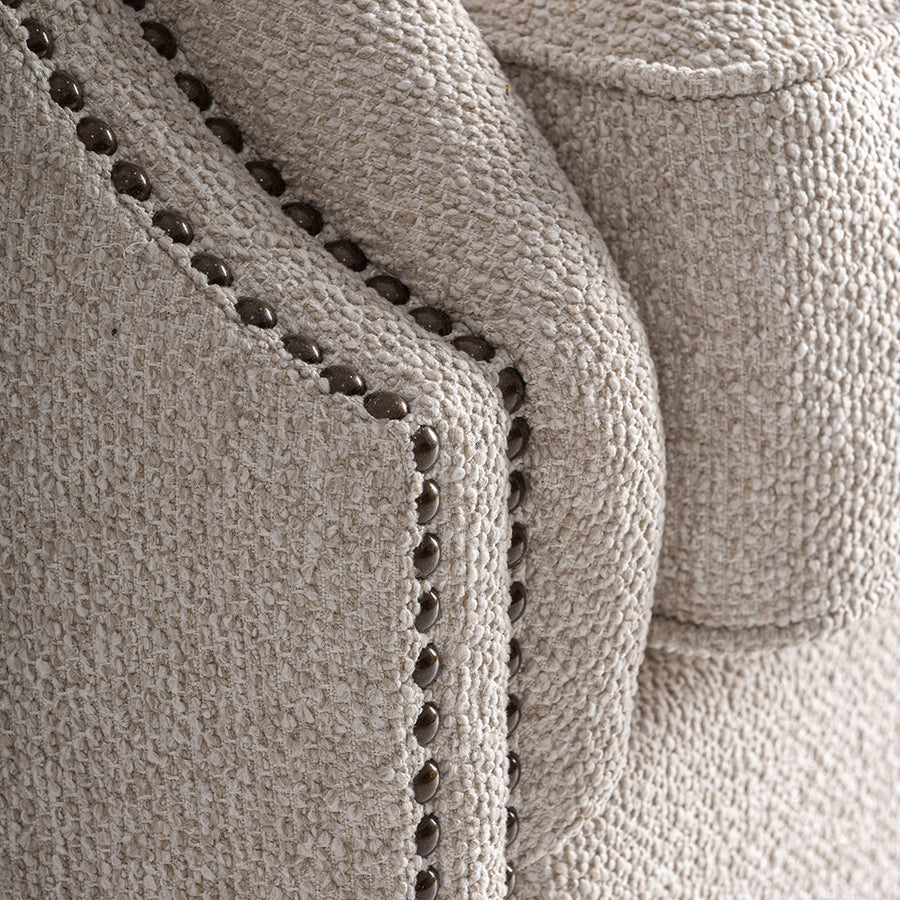 Szegecses kartámasz részlet – Leiston fotel