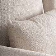 Díszpárna részlet a Leiston fotelben