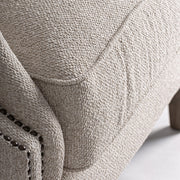 Ülőfelület és varrás részlet – krémszínű szövet