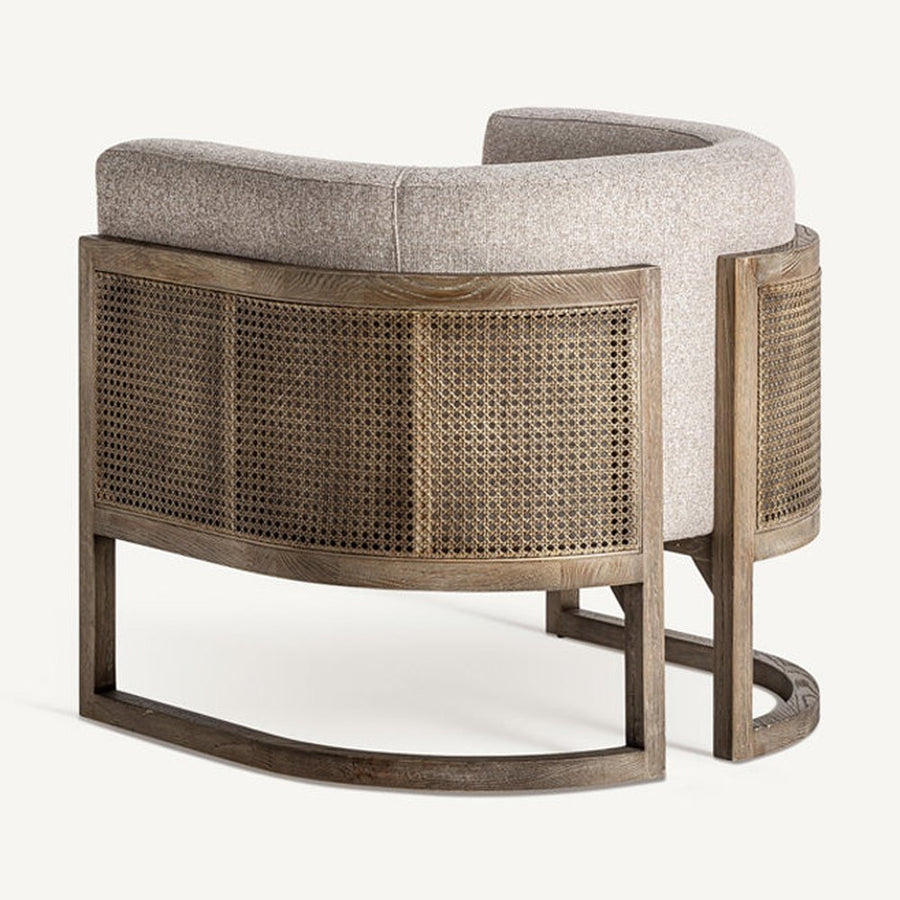 Art deco ihletésű, natúr színű kőrisfából készült, rattan betétekkel kialakított, bézs színű szövettel kárpitozott, formatervezett kortárs fotel.