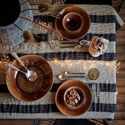 Lenvászonból készült asztalterítő.