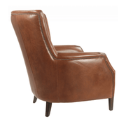 A Library bőrfotel oldalsó nézete, amely jól mutatja a fotel ergonomikus háttámláját és letisztult sziluettjét