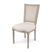 Bézs színű pamutvászonnal kárpitozott ülőfelülettel és szalma betétes háttámlával kialakított étkezőszék.