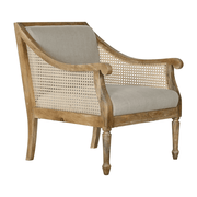 Oldalnézet – ívelt karfás fotel rattan oldalszövéssel és bézs kárpittal.