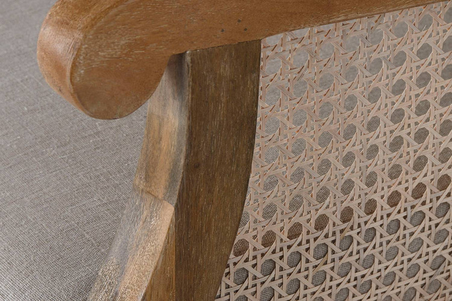 Karfa és oldalszövés – kézzel font rattan és natúr mangófa közelről.