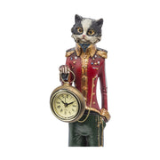 Lord Max, macskafigura tábornoki ruhában, órával a kezében.