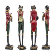 Lord Max, macskafigura tábornoki ruhában, órával a kezében.