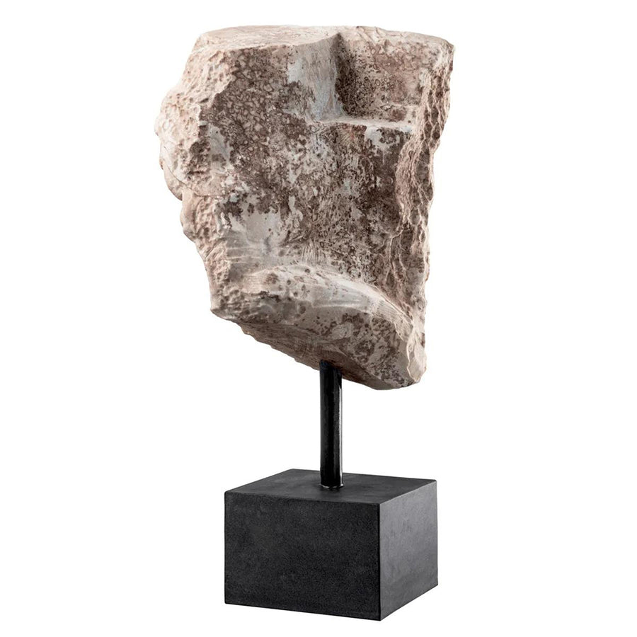 Márványból faragott, klasszikus, ókori stílusú, Lucius Verus büszt, fekete fém talapzaton.