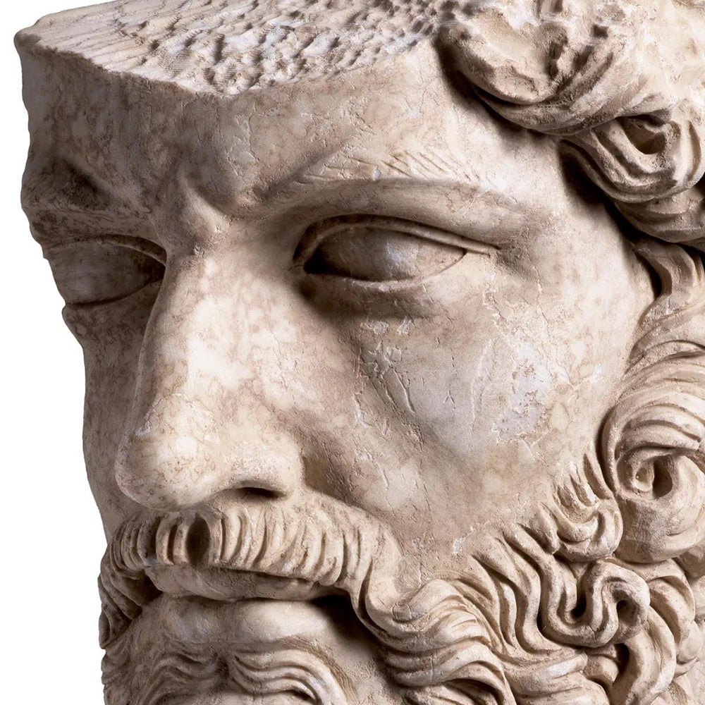 Márványból faragott, klasszikus, ókori stílusú, Lucius Verus büszt, fekete fém talapzaton.