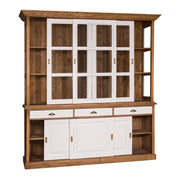 Nyitott polcos oldalsó részlet a MAISON tálalószekrényen.