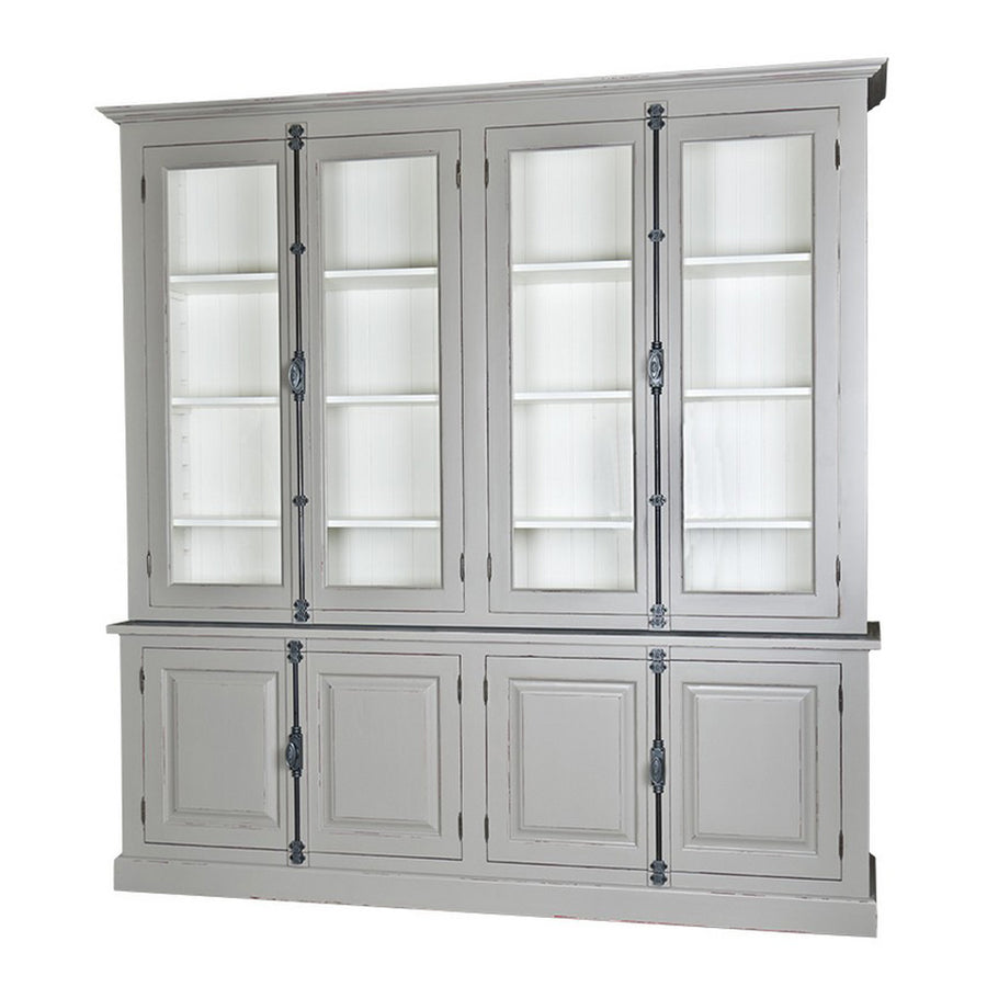 Világosszürke MAISON vitrines könyvszekrény rusztikus kidolgozással és antikolt fémbetétekkel.