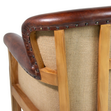 Manchester fotel háttámla és szegecselt bőr részlet közelről