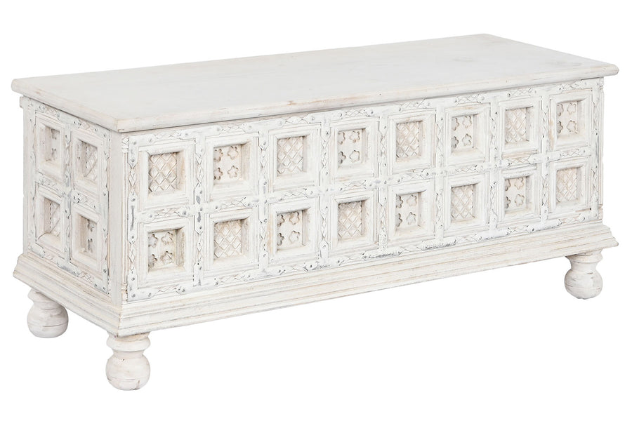 Mangófából faragott, antikolt felületű láda.