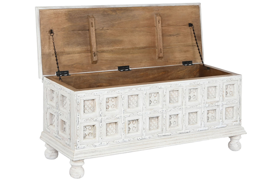 Mangófából faragott, antikolt felületű láda.