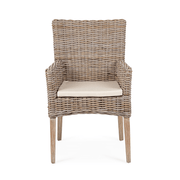 MANOEL natúr rattan karosszék, szemből nézve, magas háttámlával és karfákkal.