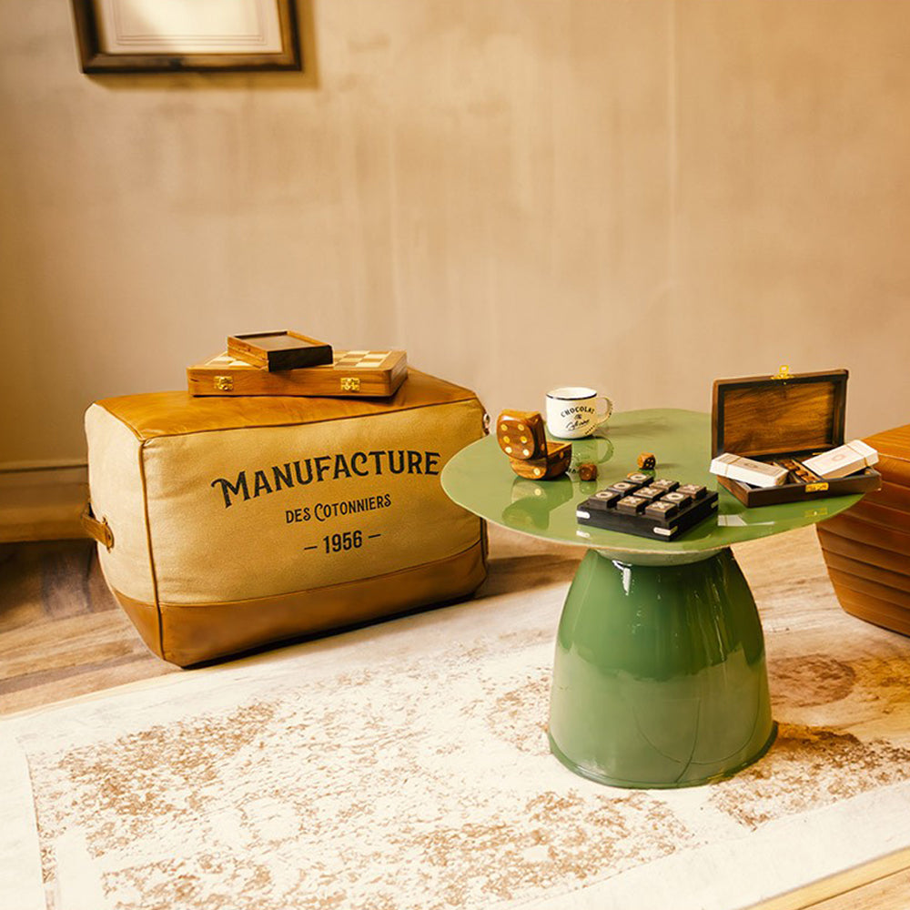 MANUFACTURE Factory bőrpuff enteriőrben elhelyezve, vintage felirattal