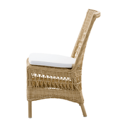 Vintage stílusú, natúr színű, műrattan kerti szék.