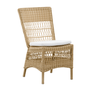 Vintage stílusú, natúr színű, műrattan kerti szék.