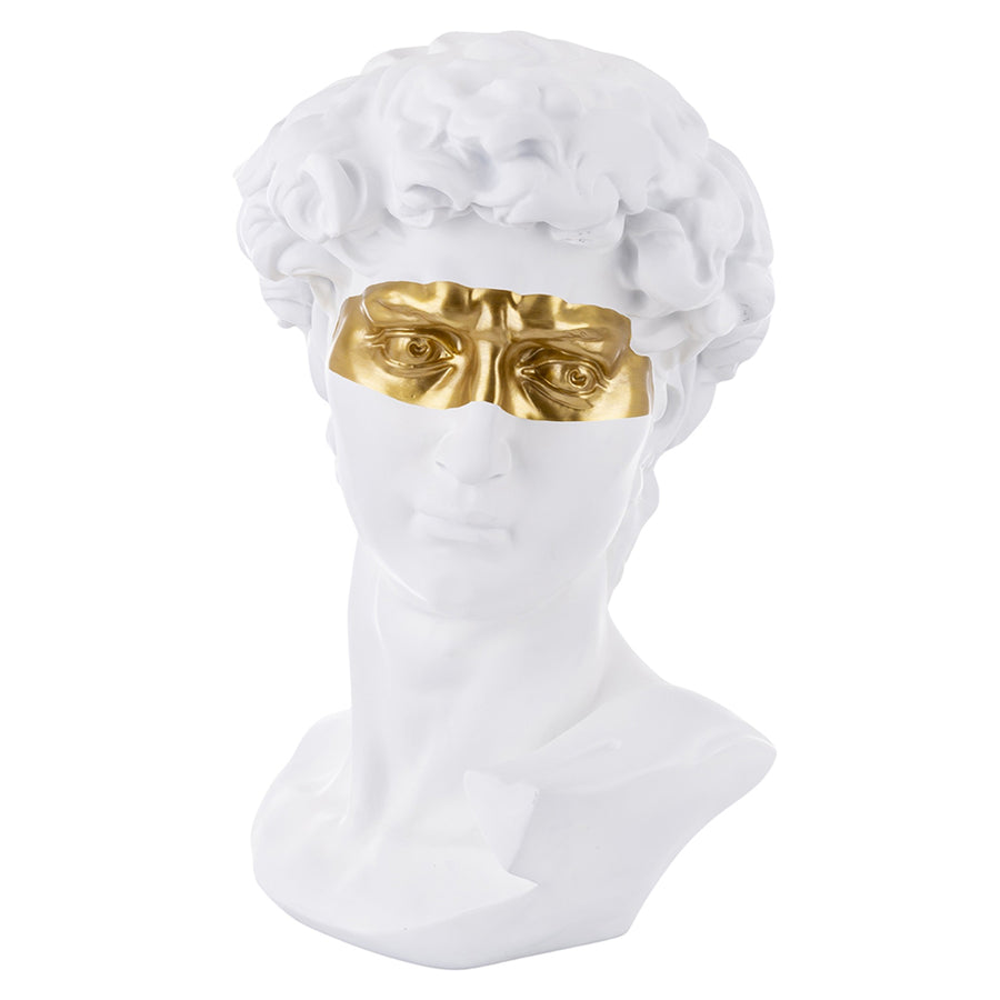 Aranyszínű maszkkal kontrasztozott, nagy méretű, fehér színű Dávid fej mellszobor.