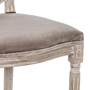 Taupe színű, bársony hatású szövettel kárpitozott étkezőszék.