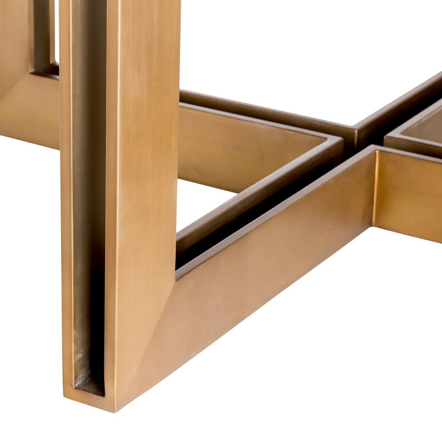 Natúrszínű tölgyfurnérból és sárgaréz felületű rozsdamentes acélból készült, ovális formájú design étkezőasztal.