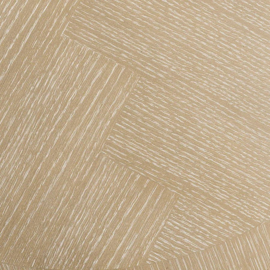 Natúrszínű tölgyfurnérból és sárgaréz felületű rozsdamentes acélból készült, ovális formájú design étkezőasztal.