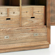 Mindifából készült, kézműves gardróbszekrény.