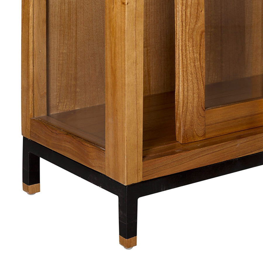 Tömör mindifából készült, modern, loft stílusú kézműves vitrines szekrény.