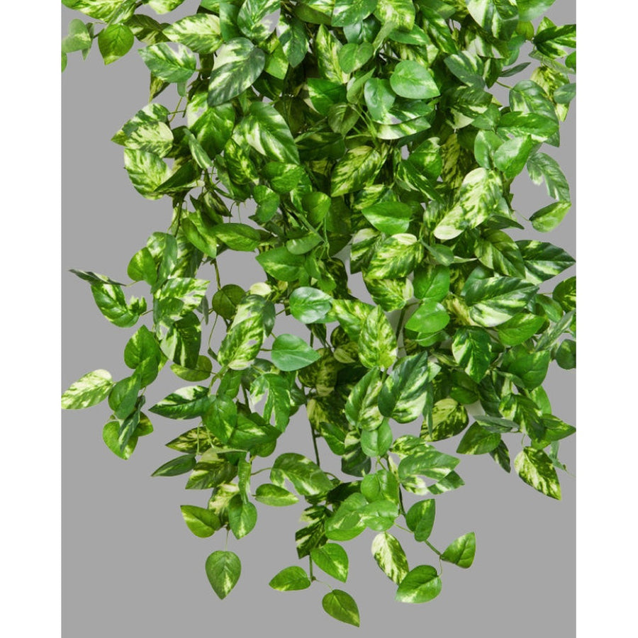 Mini levelekből álló, élethű megjelenésű, mű futóka csüngő.