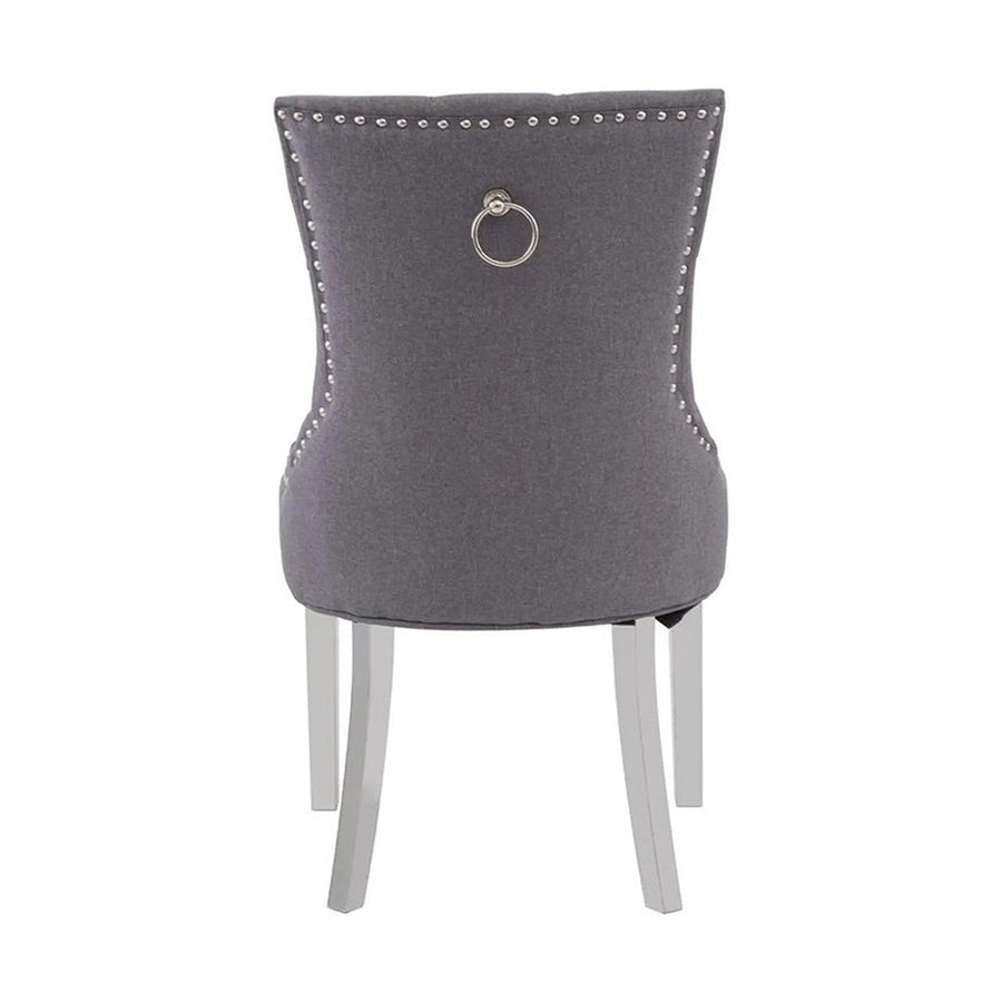 Ezüstszínű, rozsdamentes acéllábbakon álló, szürke színű poliészter vászonnal kárpitozott dizájn étkezőszék.