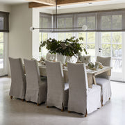 Bézs huzatos étkezőszékek modern étkezőben világos enteriőrrel