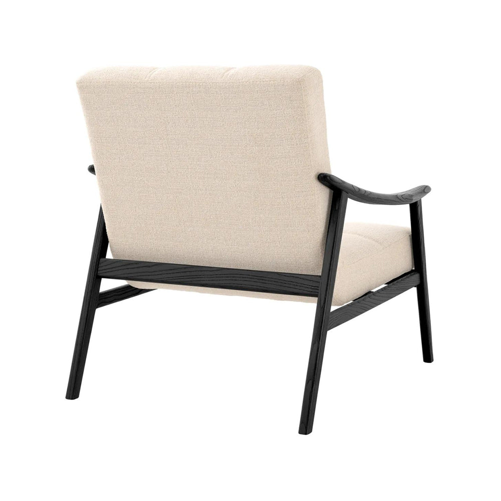 Bézs szövettel kárpitozott, formatervezett design fotel..