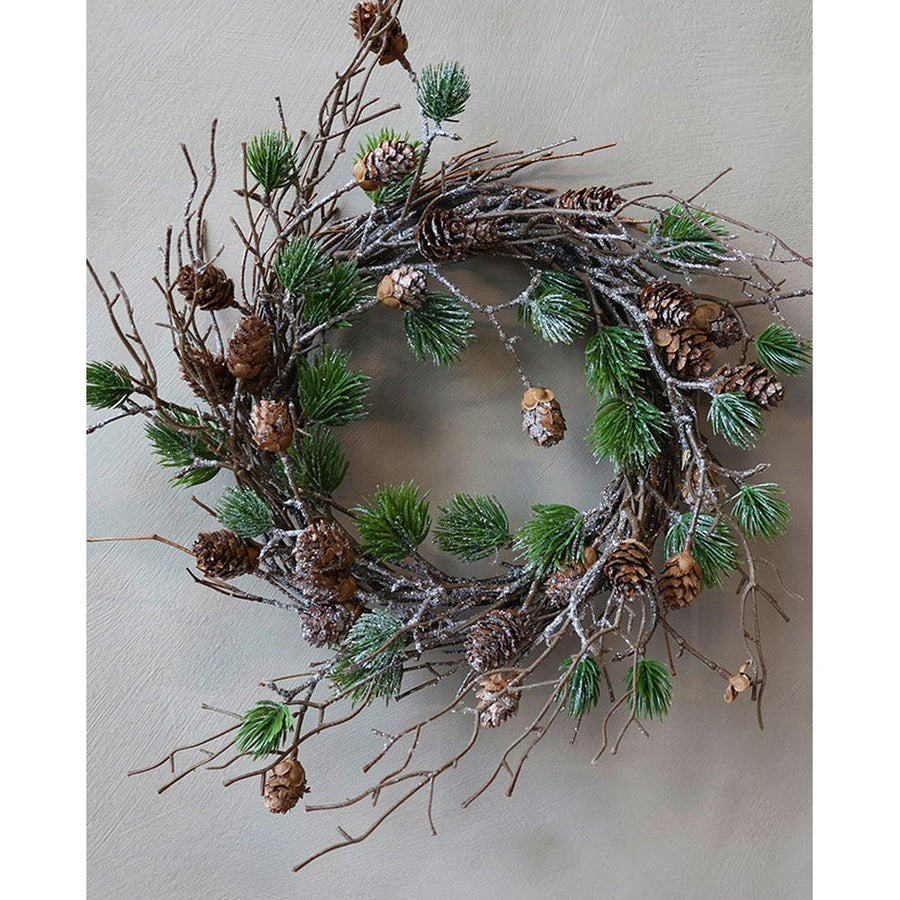 Tobozokkal díszített, mű cédrus fenyő koszorú.