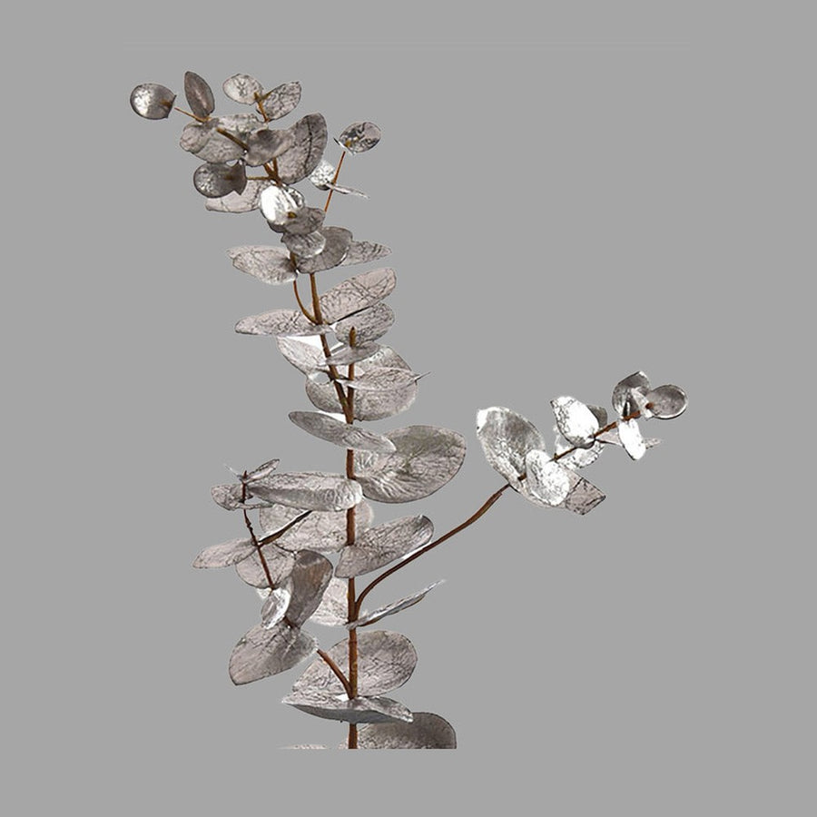 Ezüstös színű levelekkel rendelkező, dekor eukaliptusz ág műnövény.