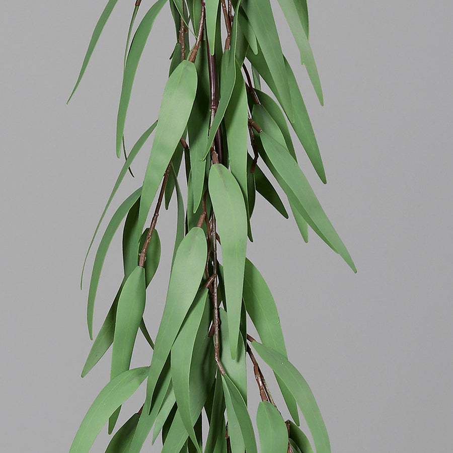 Zöld színű mű eukaliptusz girland.